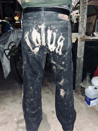 CRACKED FLARED JEANS 1OF1