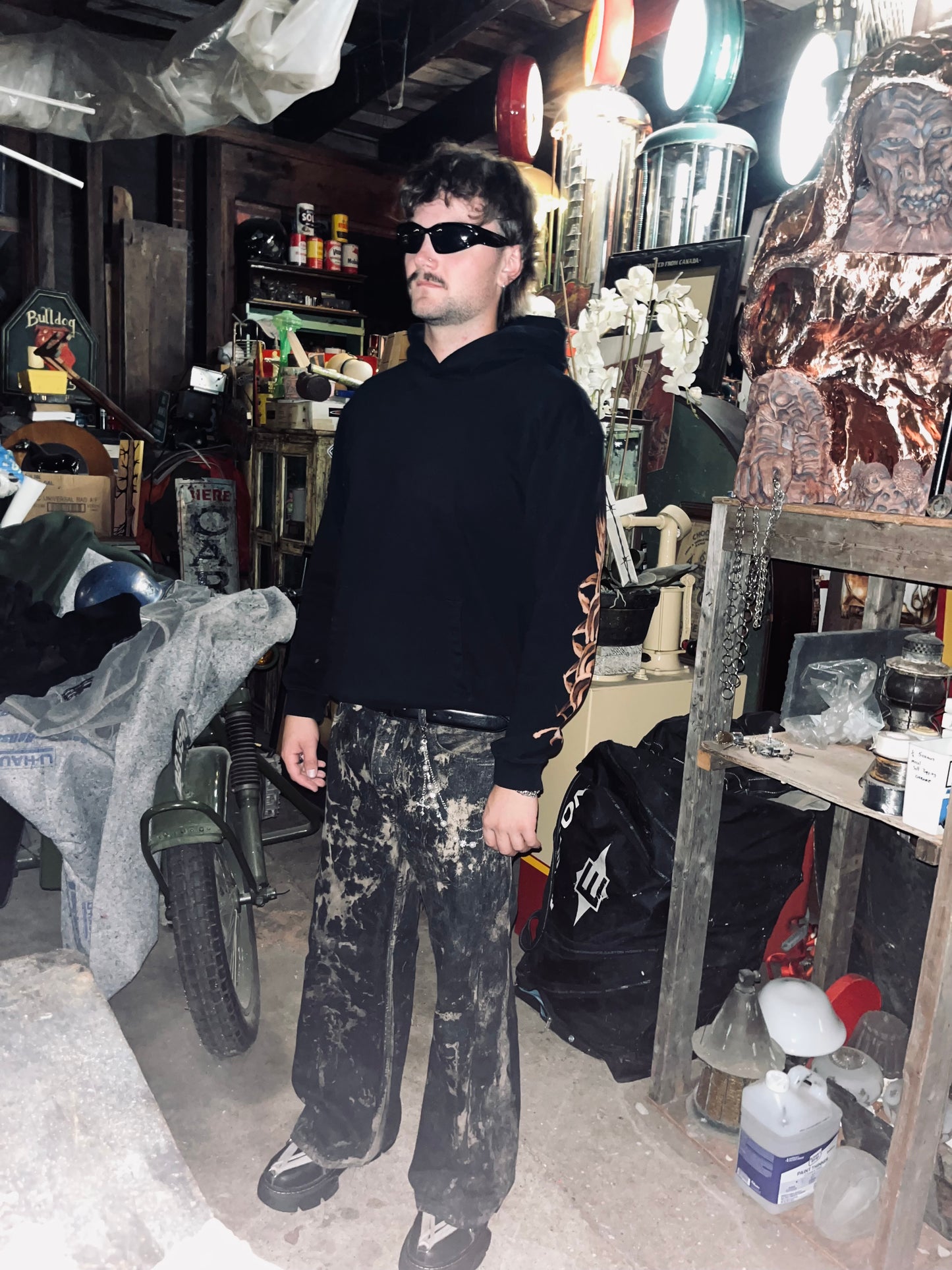 CRACKED FLARED JEANS 1OF1