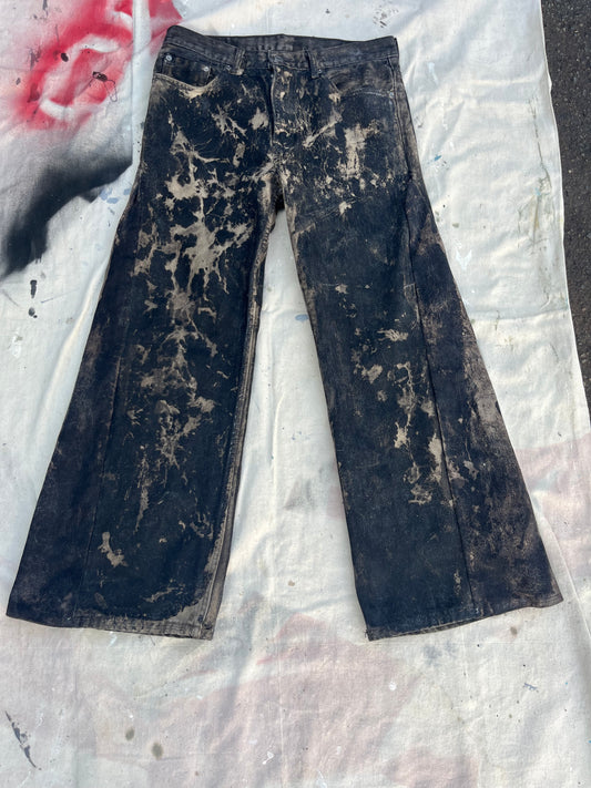 CRACKED FLARED JEANS 1OF1